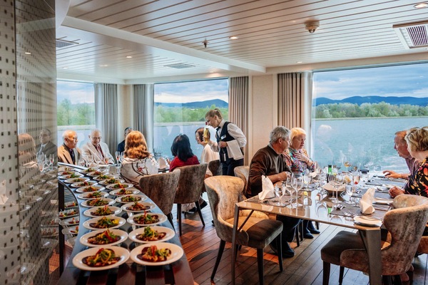©AmaWaterways AmaCello Interior Chefs Table2.jpg